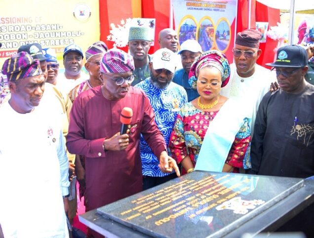 Sanwo-Olu and the deputy governor at the unveiling of the road project